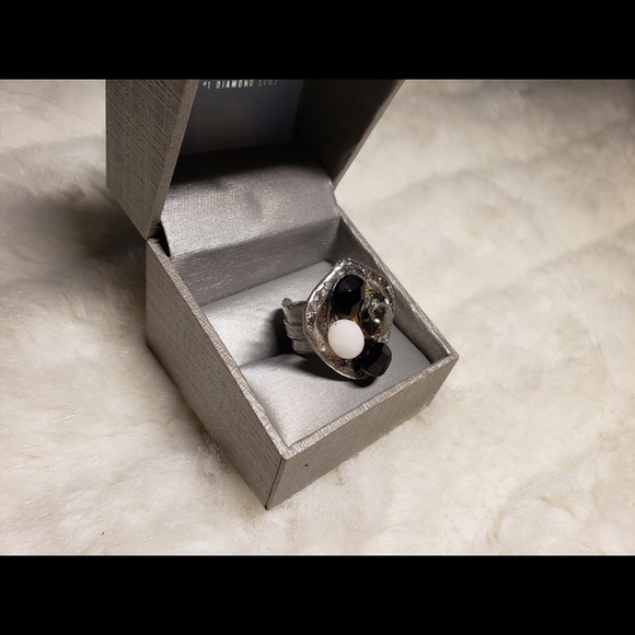 J Jansen Handcrafted Women’s Open Clasp Ring - Picture 2 of 5